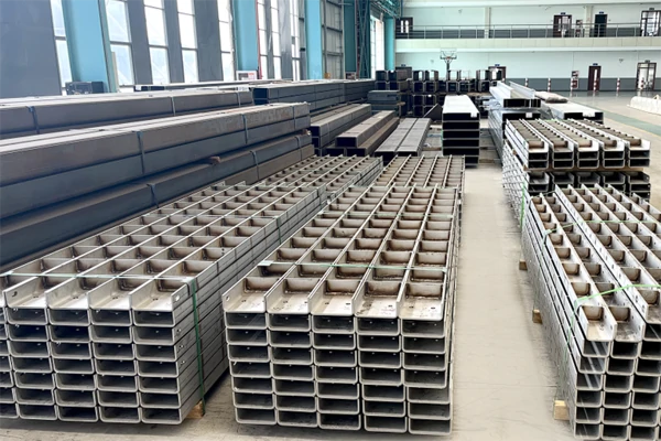 metal structure supports of tower internals